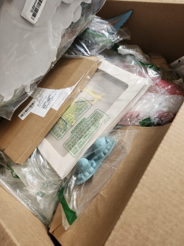 BOX OF MISCELANOUS WITH 35 ITEMS | EZ Auction