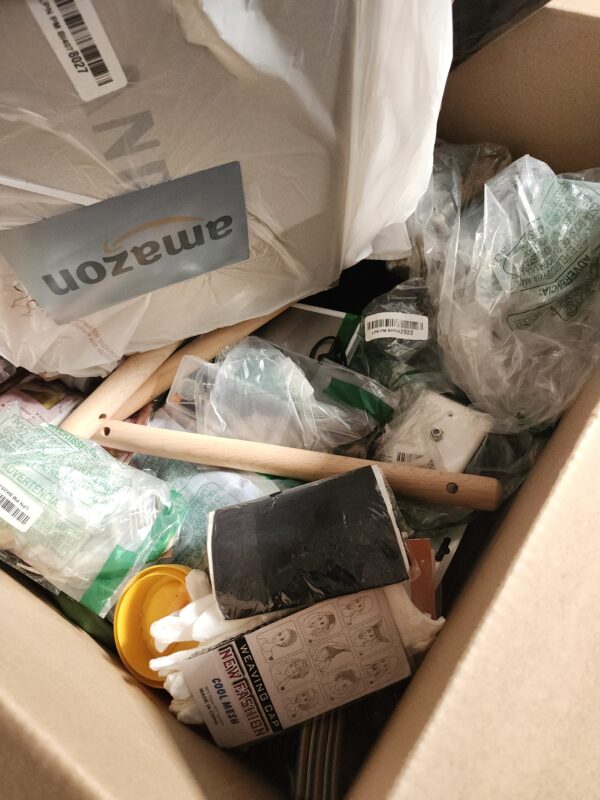 BOX OF MISCELANOUS WITH 30 ITEMS | EZ Auction