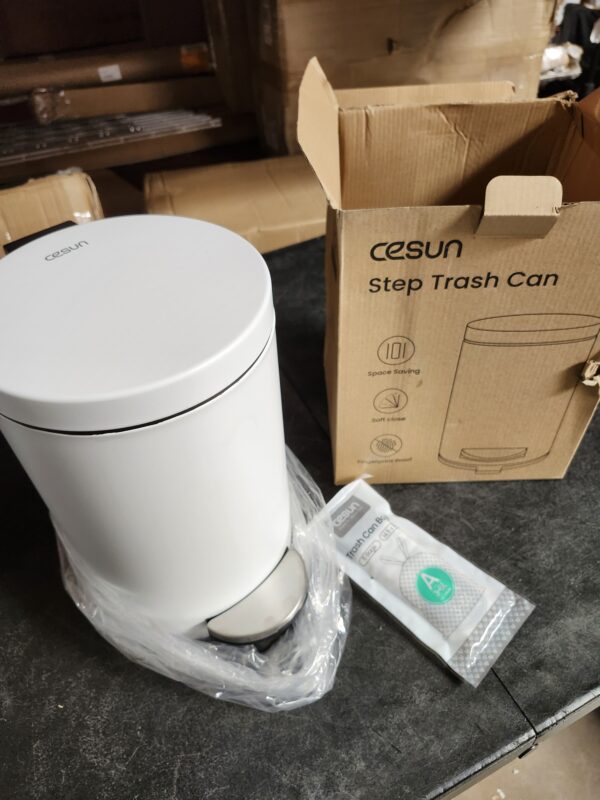 ** COLOR WHITE** Cesun 1.2 Gallons Small Black Trash Can, Bathroom Garbage Can with Lid and Foot Pedal, Mini Round Wastebasket for Bathroom, Bedroom, Office, 4.5 Liters / 1.2 Gallons, Matte Black | EZ Auction