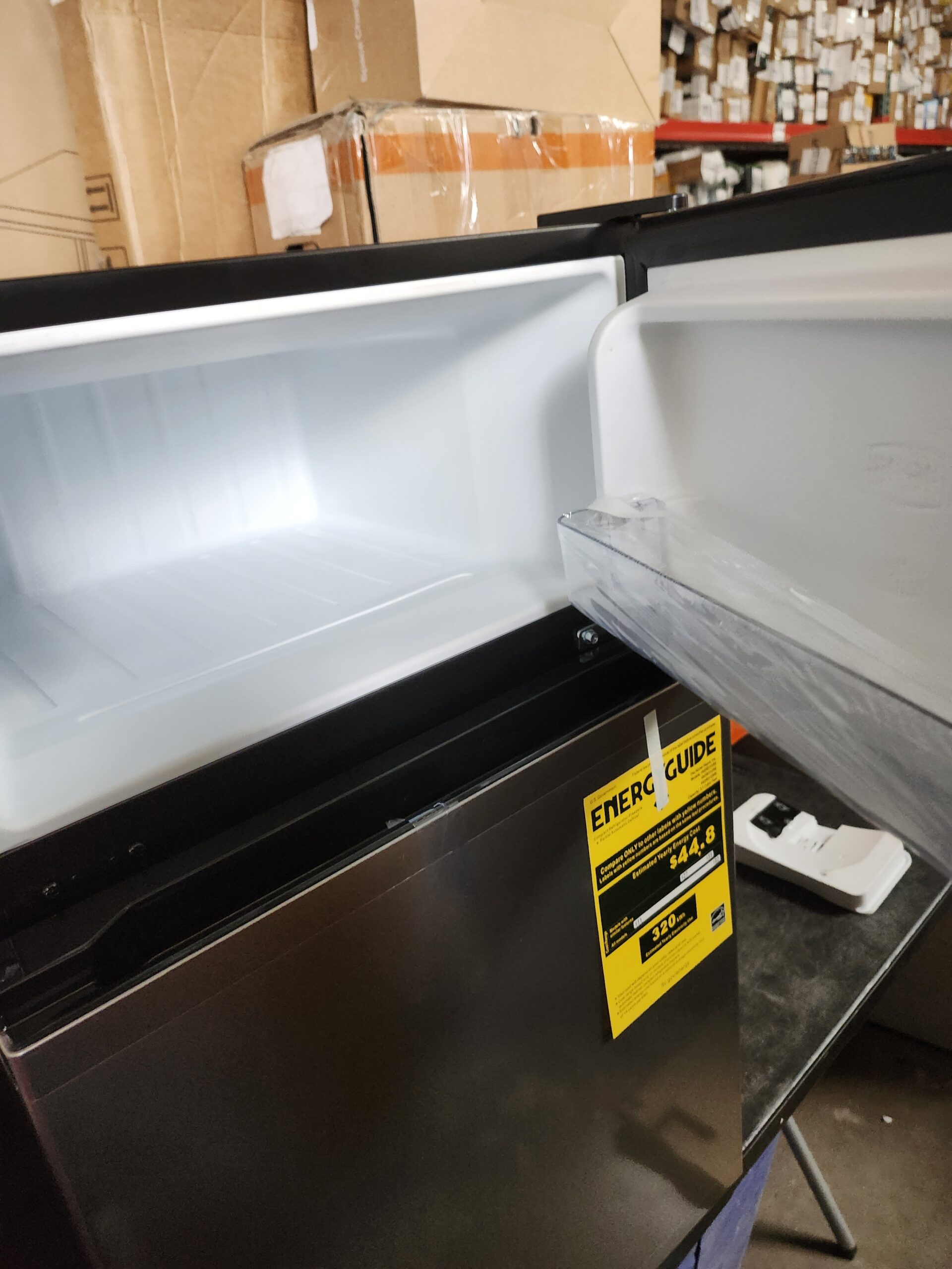 IT IS DAMAGED ON ONE SIDE *** Vissani 3.1 cu. ft. 2Door Mini