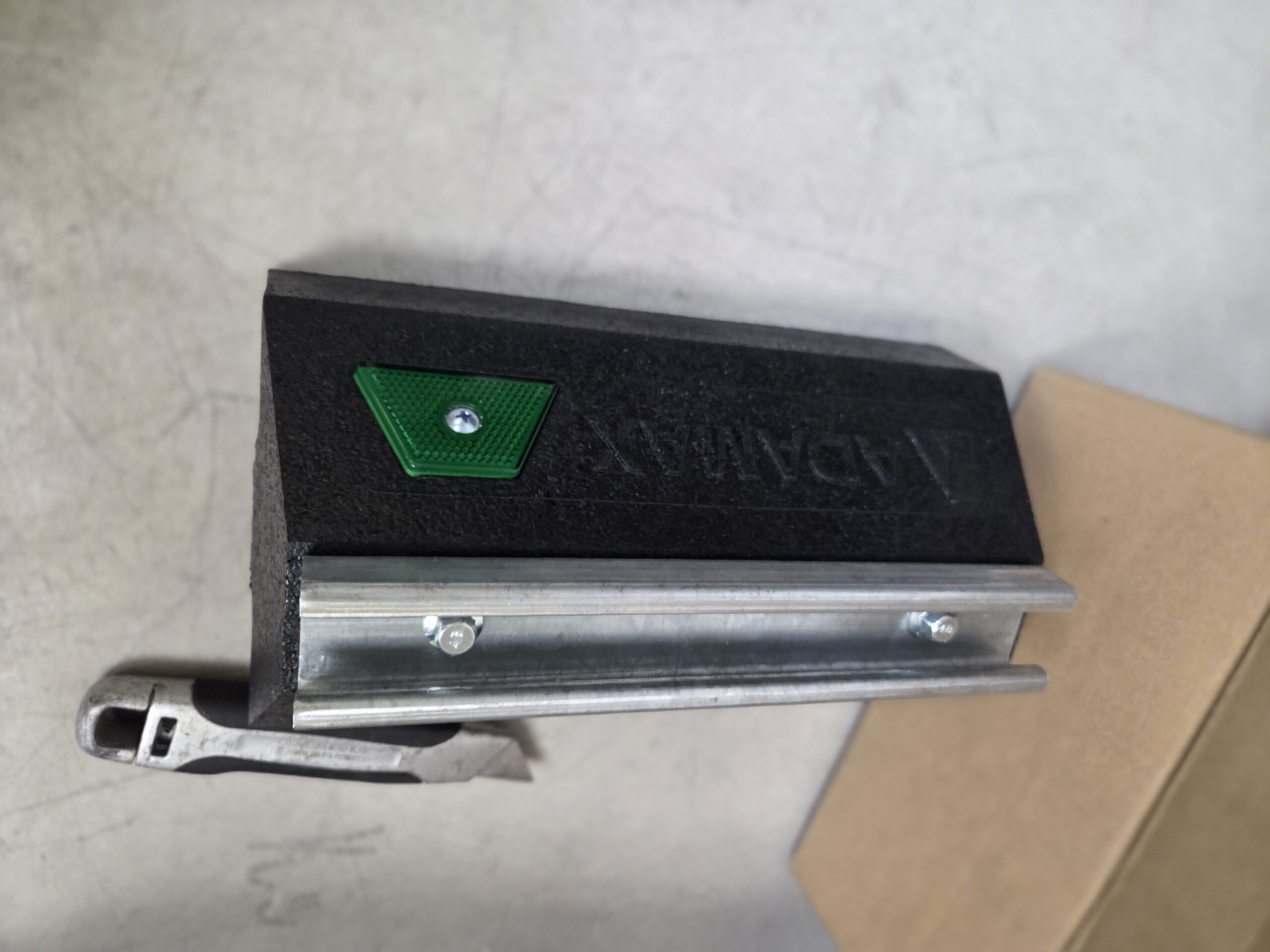 Adamax 10 in. Rooftop Support Block with 14-Gauge Steel Solid Strut ...