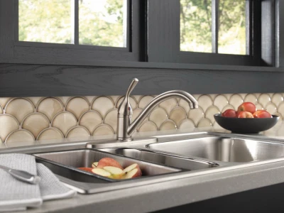 Classic Single Handle Kitchen Faucet in Stainless Steel Finish