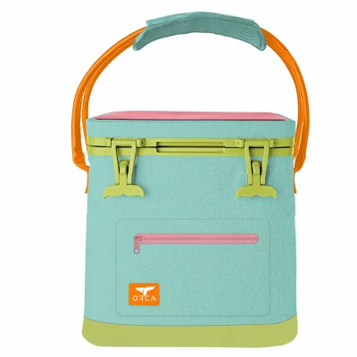 Wanderer 24 Soft-Side Cooler Retro Style with 18 Can Capacity