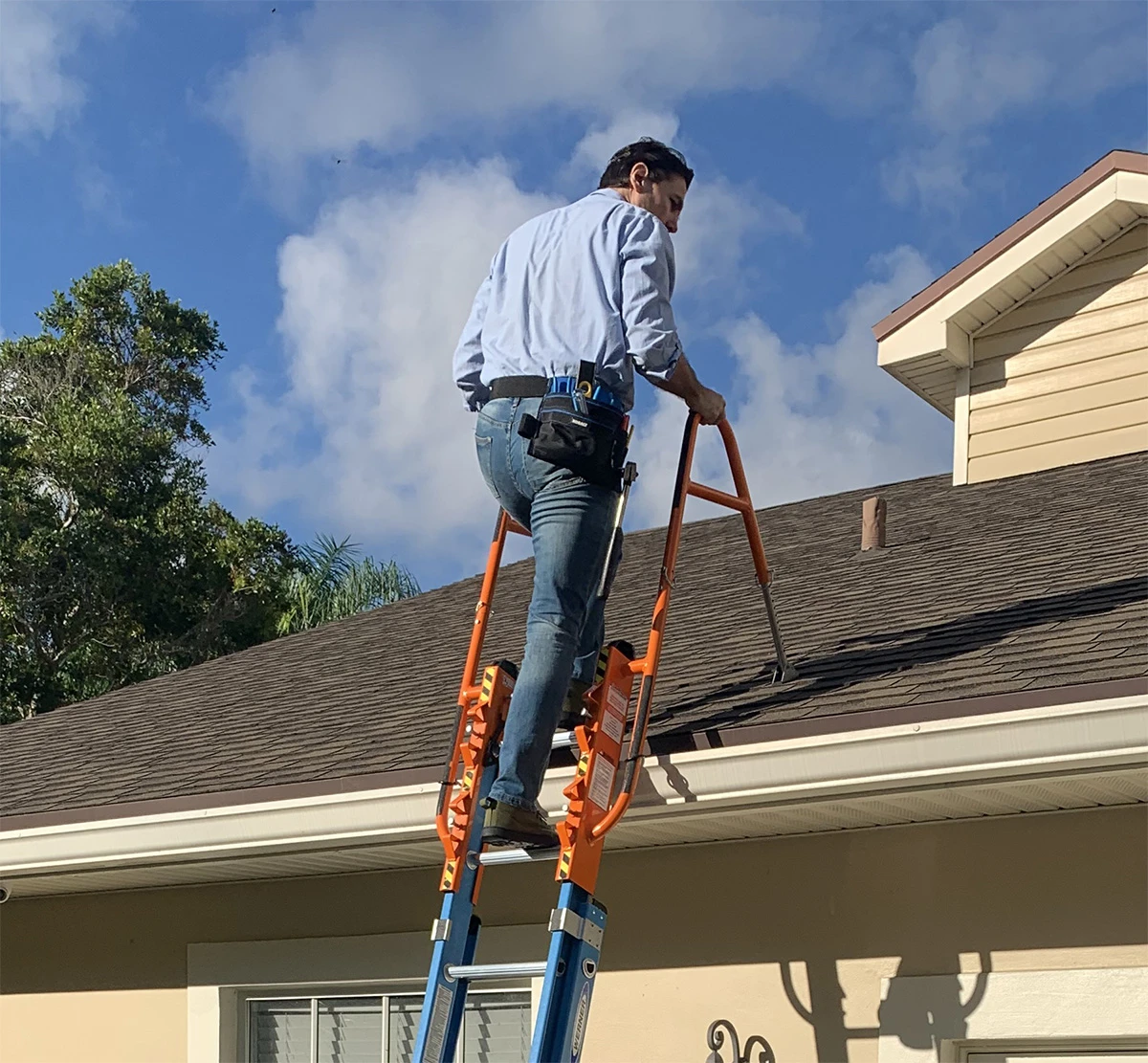 Ladder Stabilizer For Aluminum And Fiberglass Ladders - Adjustable And Easy To Install