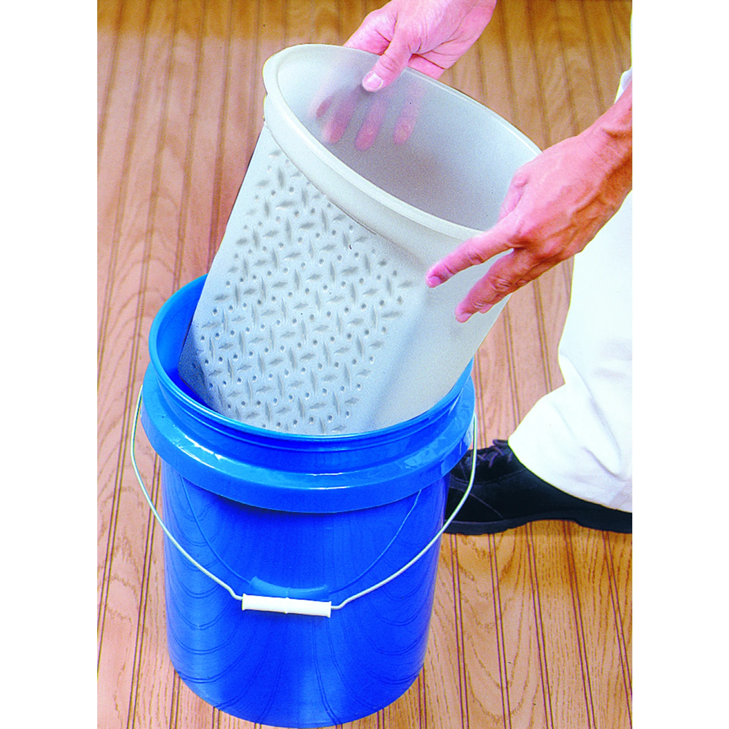 White 5 Gallon Paint Pail Liner With Roller Grid - Model 500433