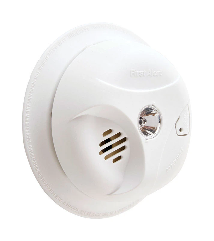 Battery-Operated Smoke Alarm with Integrated Escape Light for Emergency Safety