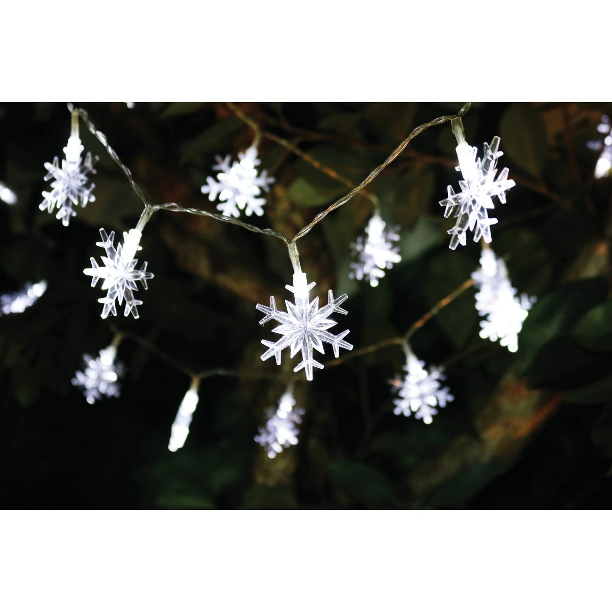White 20-bulb Led Snowflake Battery Operated Light Set With Timer