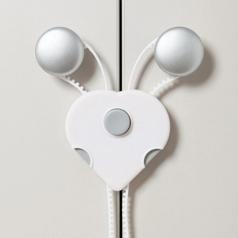 Dreambaby White Plastic Cabinet Flex Lock 1 pk Dreambaby White Plastic Cabinet Flex Lock 1 pk