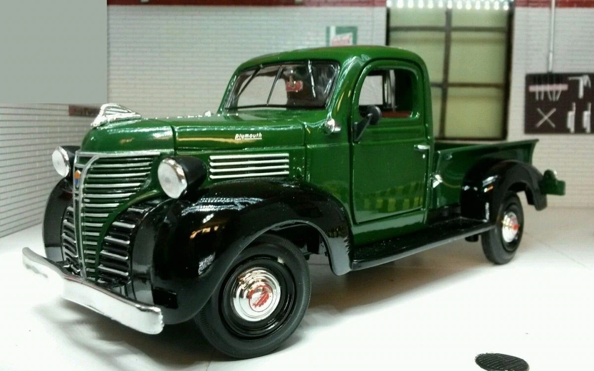 Collectible 1941 Plymouth Pickup Model Cp7992/12, 1:24 Scale Red & Black