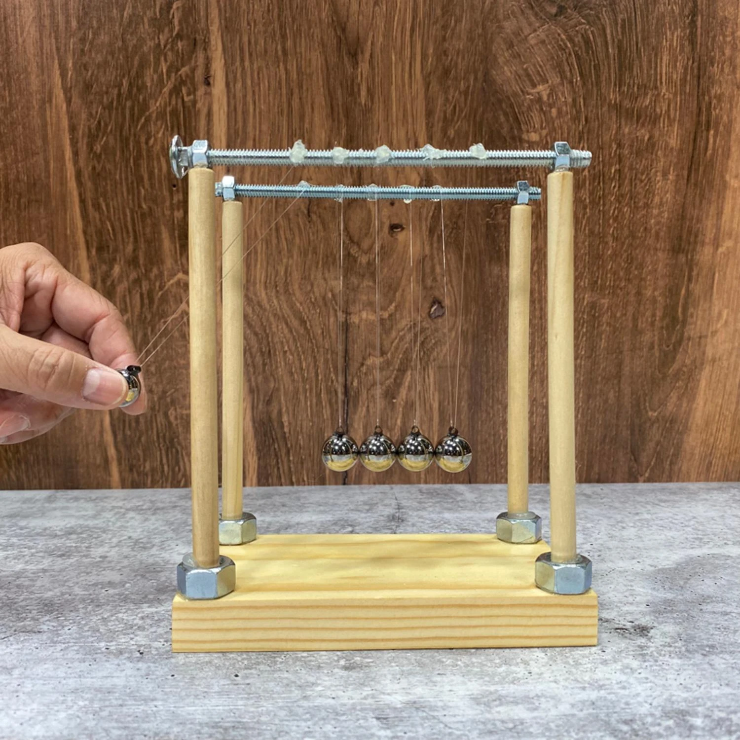 NEWTON'S CRADLE