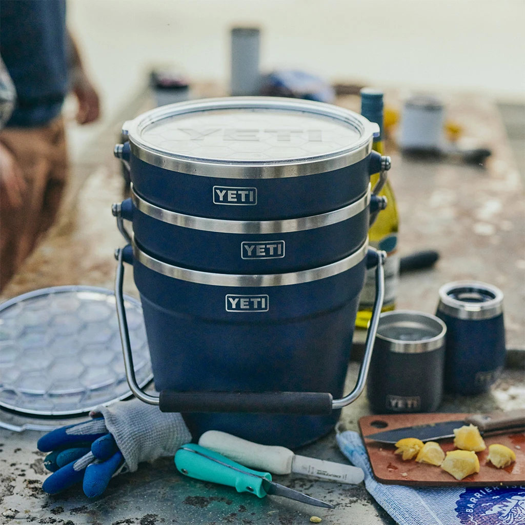 YETI Rambler Beverage Bucket | Navy