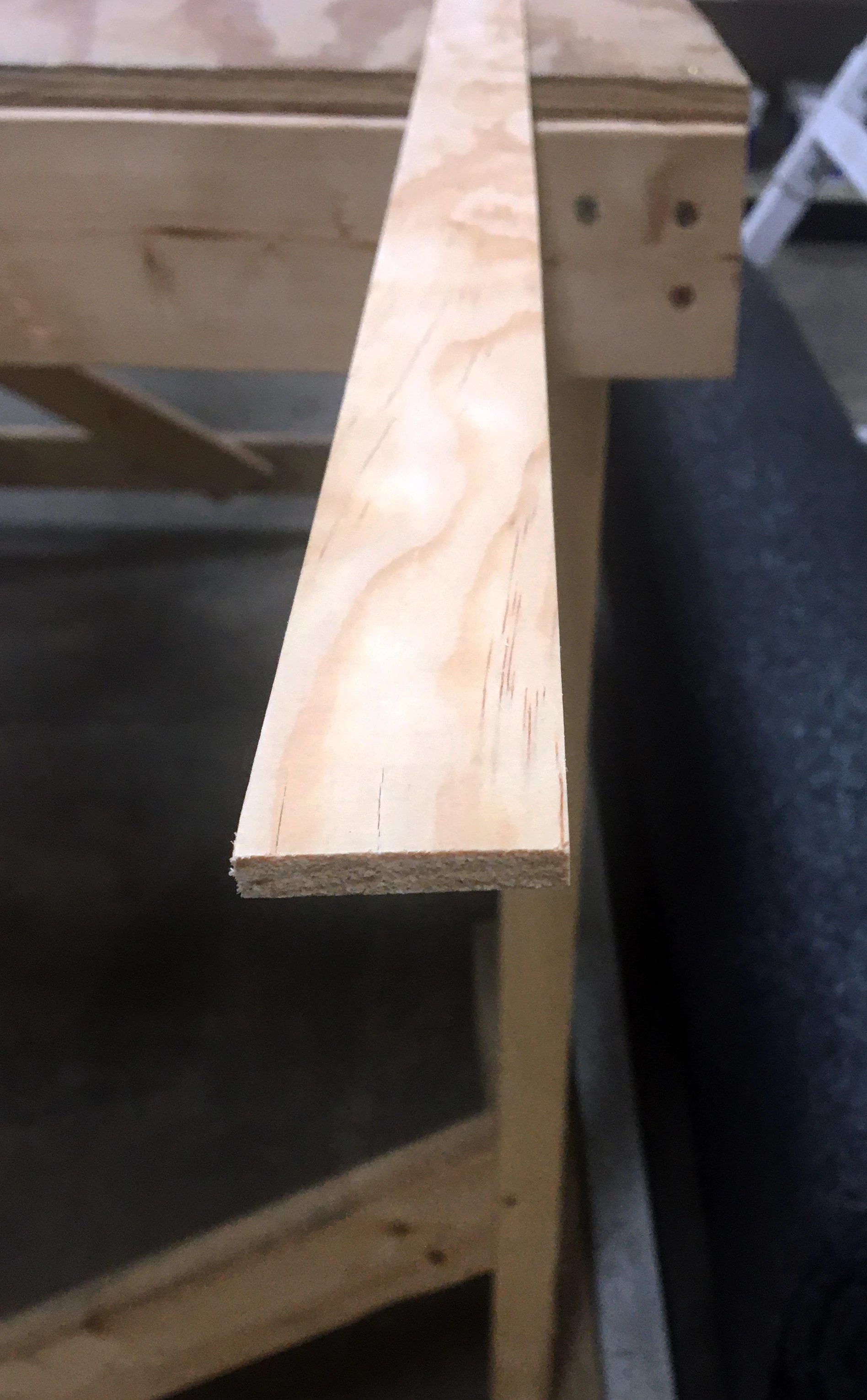 WM142 1/4" X 3/4" X 8' SMOOTH SCREEN MOULDING