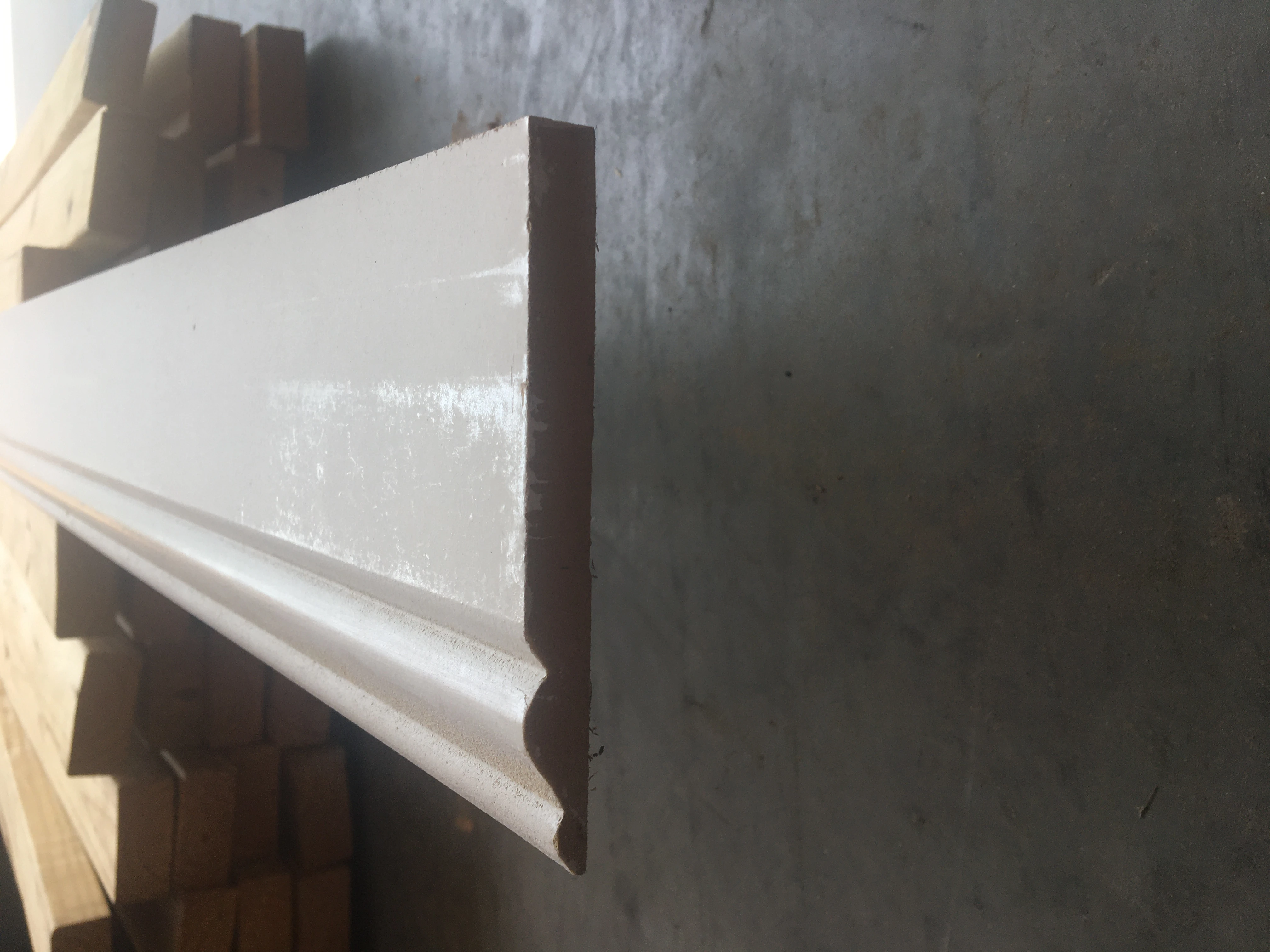 B514 9/16" X 5-1/4" X 16' BASE MOULDING MDF