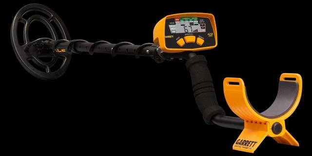 ACE 200 METAL DETECTOR