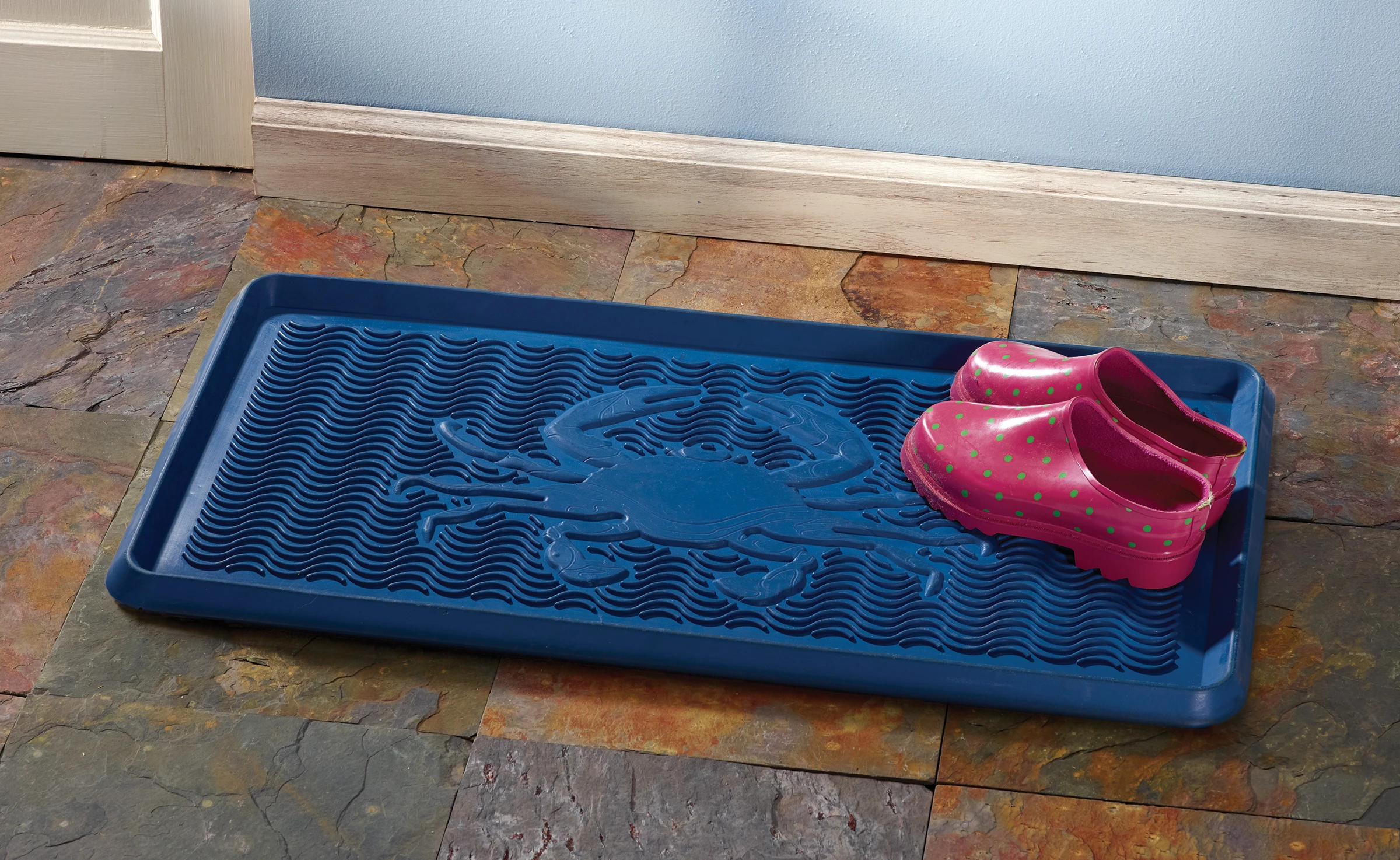 LARRY TRAVERSO HOME FURNISHINGS CRAB RUBBER BOOT TRAY 16"X32" BLUE