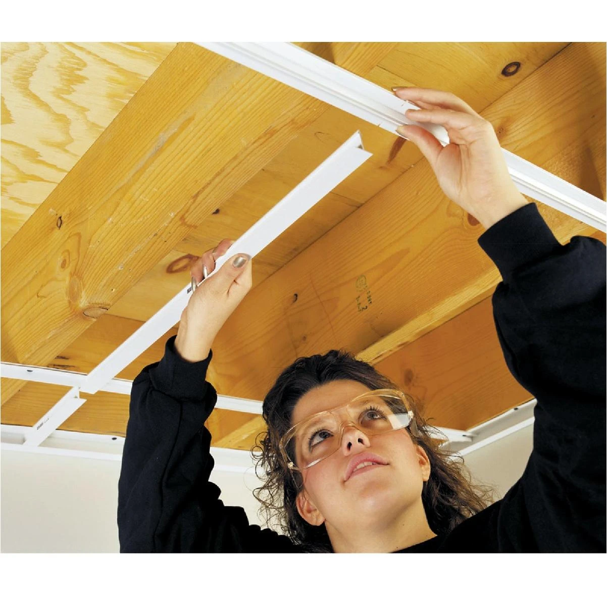 CeilingMax 8 Ft. x 15/16 In. White PVC Wall Bracket