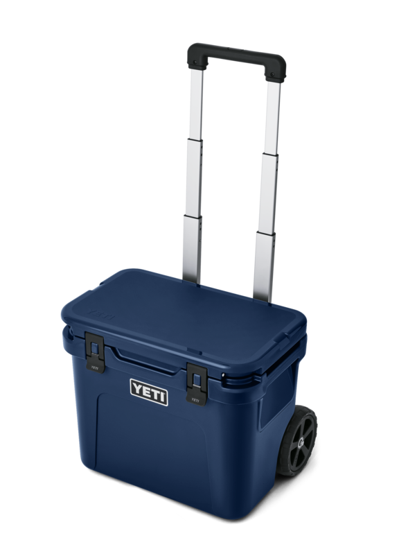 YETI ROADIE 32 WHEELED COOLER - NAVY