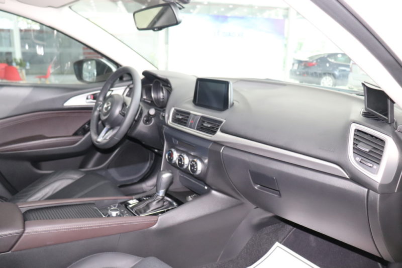 Mazda 3 1.5AT 2017 - 25