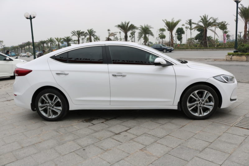 Hyundai Elantra 2.0AT 2017 - 8