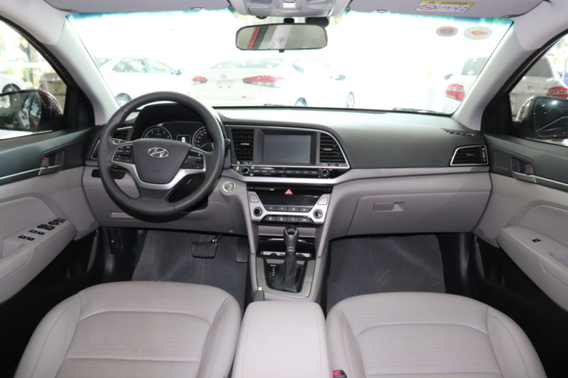 Hyundai Elantra 1.6AT 2017 - 13