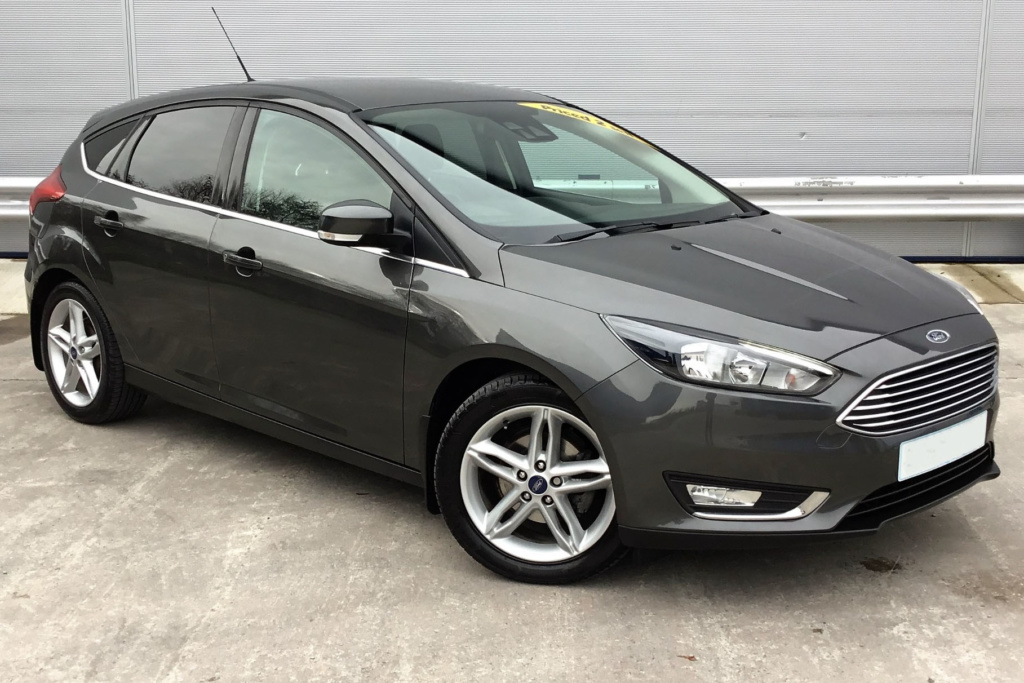 Bán xe Ford Focus Hatchback 20 AT 2013