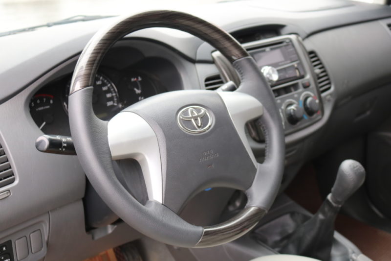 Toyota Innova 2.0MT 2013 - 13