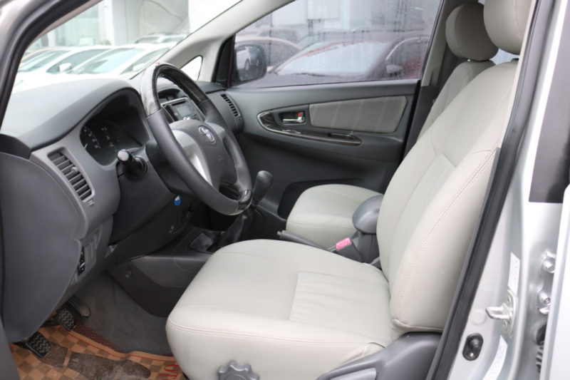 Toyota Innova 2.0MT 2013 - 10