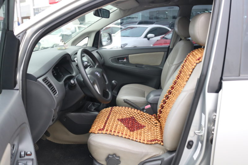 Toyota Innova E 2.0MT 2014 - 11