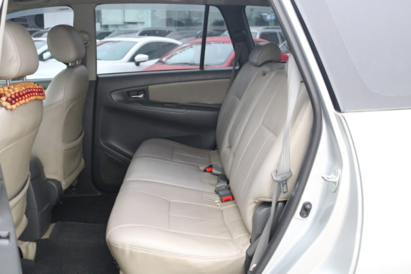 Toyota Innova E 2.0MT 2014 - 18