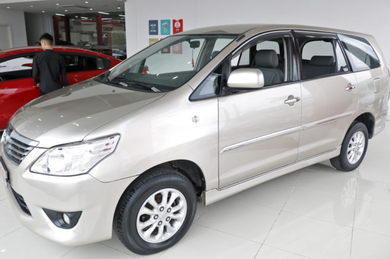 Toyota Innova E 2.0MT 2013 - 3