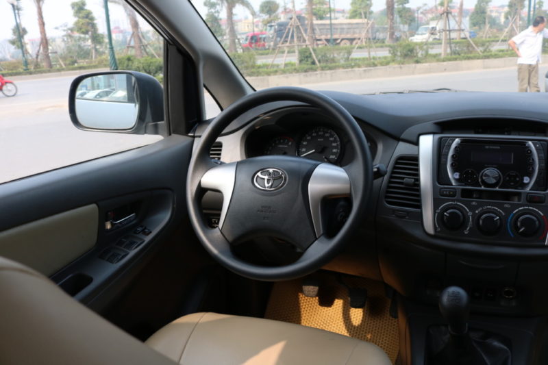 Toyota Innova E 2.0MT 2013 - 15