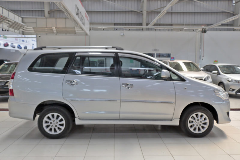 Toyota Innova E 2.0MT 2013 - 8