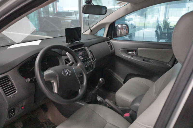 Toyota Innova E 2.0MT 2013 - 11