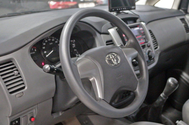 Toyota Innova E 2.0MT 2013 - 15