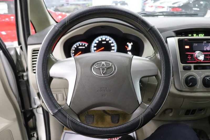 Toyota Innova E 2.0MT 2015 - 13