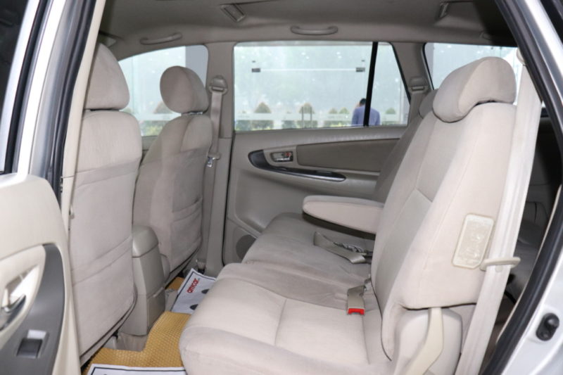 Toyota Innova E 2.0MT 2015 - 18