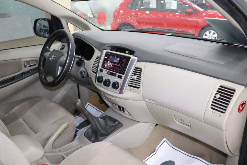 Toyota Innova E 2.0MT 2015 - 20