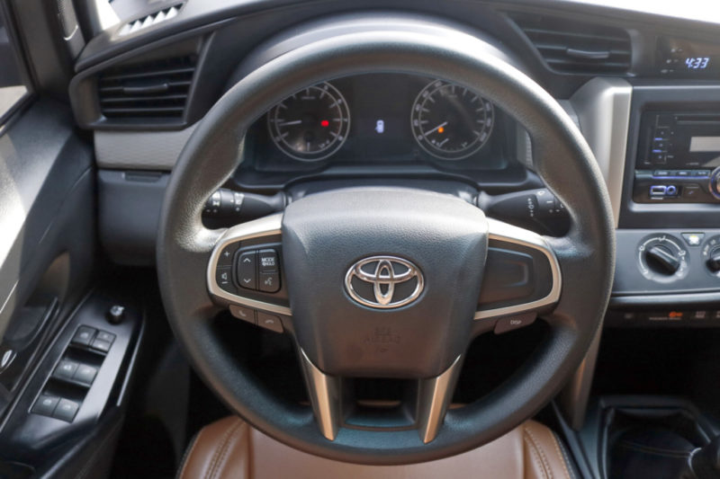 Toyota Innova E 2.0MT 2016 - 13