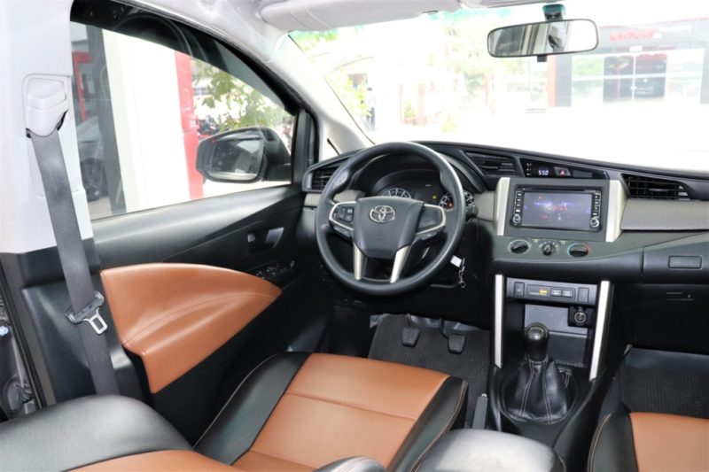 Toyota Innova E 2.0MT 2016 - 16