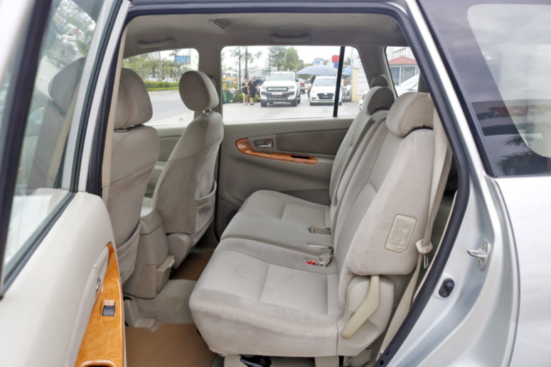 Toyota Innova G 2.0MT 2010 - 17