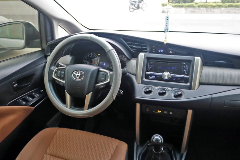 Toyota Innova E 2.0MT 2016 - 12