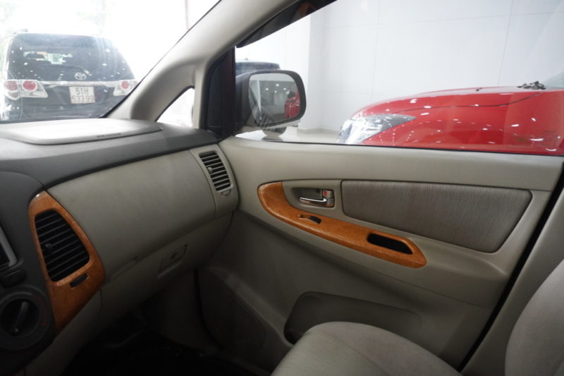 Toyota Innova G 2.0MT 2010 - 11