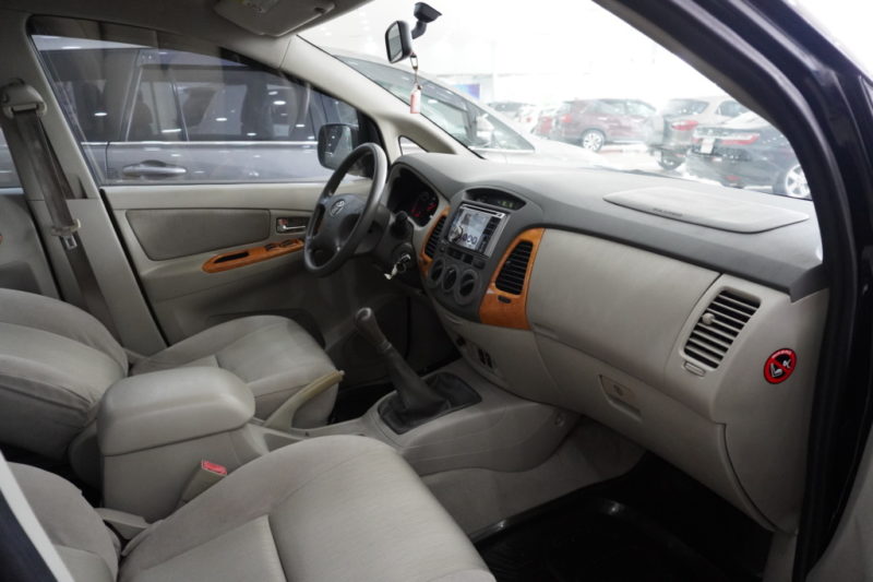 Toyota Innova G 2.0MT 2010 - 12