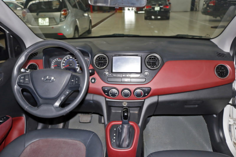 Hyundai i10 Hatchback 1.2AT 2016 - 13