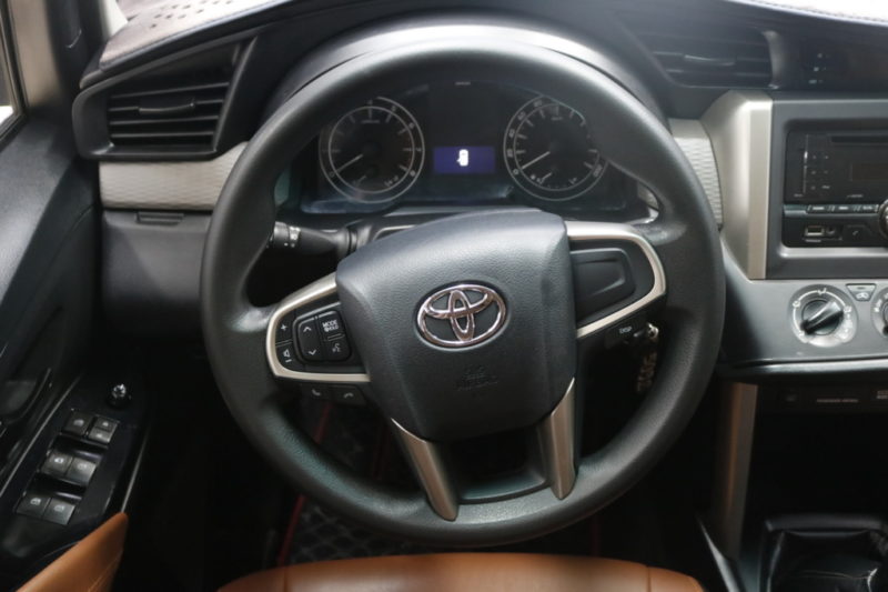 Toyota Innova E 2.0MT 2017 - 13