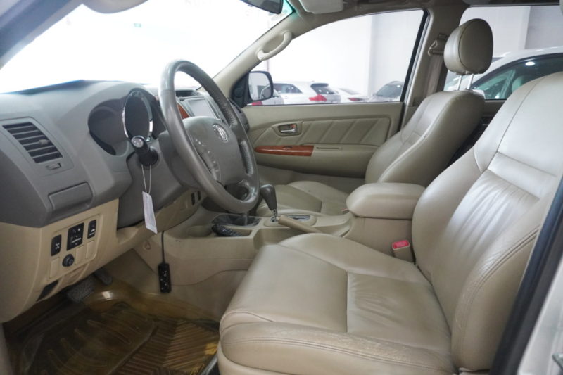 Toyota Fortuner 2.7AT 2011 - 7