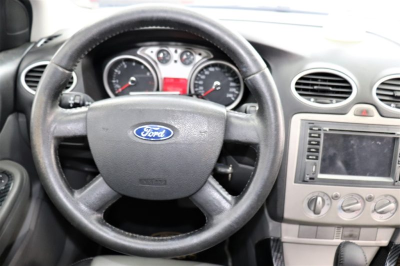 Ford Focus 1.8AT 2010 - 10