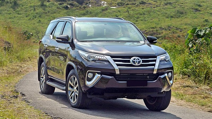 toyota fortuner 7 chỗ chạy dịch vụ