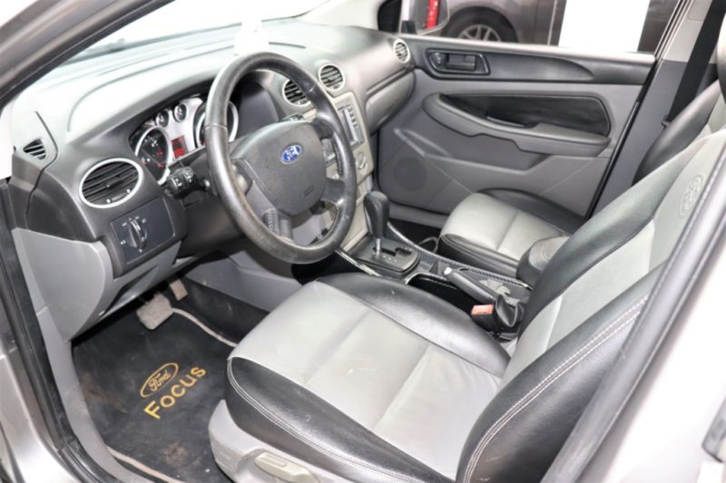 Ford Focus 1.8AT 2010 - 8