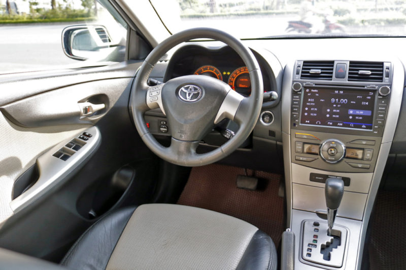 Toyota Corolla 1.6AT 2010 - 13